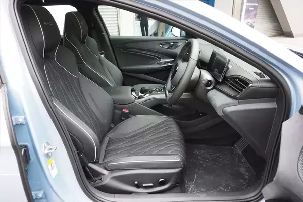 「100km/hまでわずか3.8秒！ BYDの新たなEV「SEAL」を日本上陸前に中国のサーキットで試した」の画像