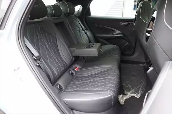 「100km/hまでわずか3.8秒！ BYDの新たなEV「SEAL」を日本上陸前に中国のサーキットで試した」の画像