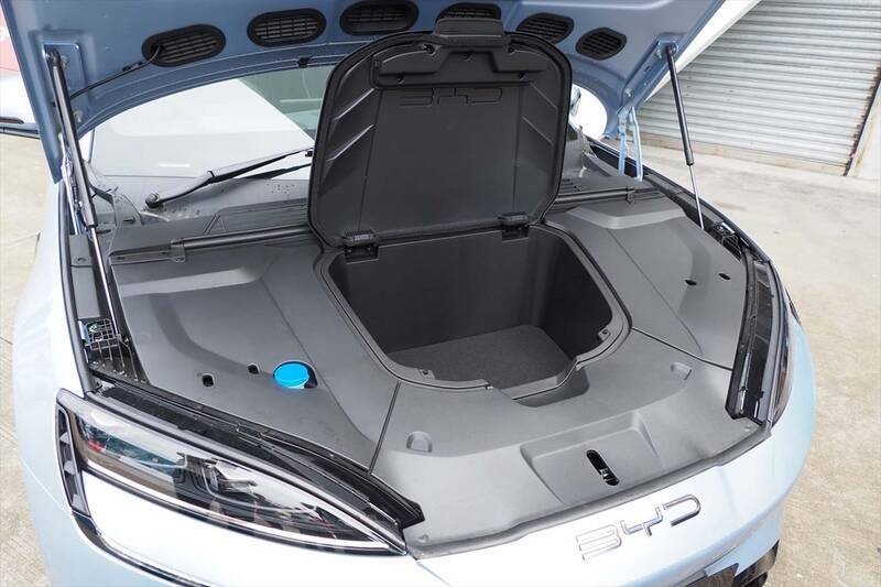 100km/hまでわずか3.8秒！ BYDの新たなEV「SEAL」を日本上陸前に中国のサーキットで試した