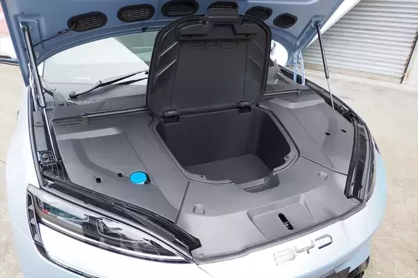 「100km/hまでわずか3.8秒！ BYDの新たなEV「SEAL」を日本上陸前に中国のサーキットで試した」の画像