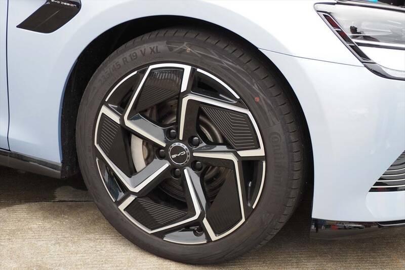 100km/hまでわずか3.8秒！ BYDの新たなEV「SEAL」を日本上陸前に中国のサーキットで試した