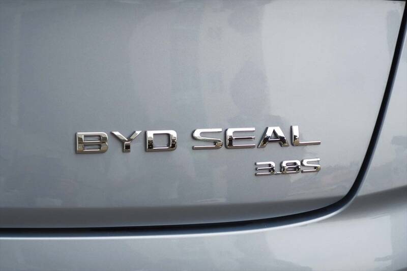 100km/hまでわずか3.8秒！ BYDの新たなEV「SEAL」を日本上陸前に中国のサーキットで試した