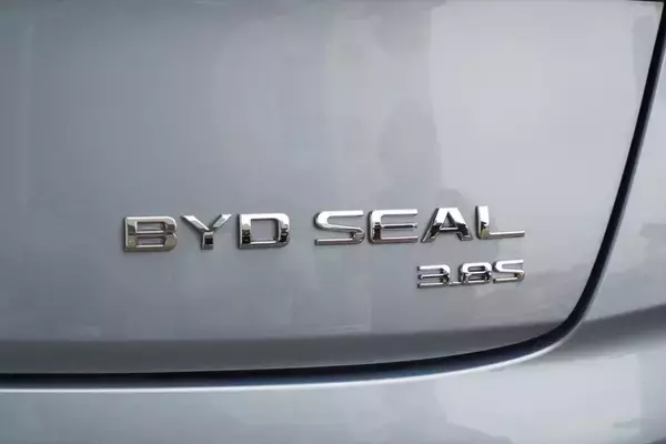 「100km/hまでわずか3.8秒！ BYDの新たなEV「SEAL」を日本上陸前に中国のサーキットで試した」の画像