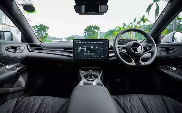 「100km/hまでわずか3.8秒！ BYDの新たなEV「SEAL」を日本上陸前に中国のサーキットで試した」の画像