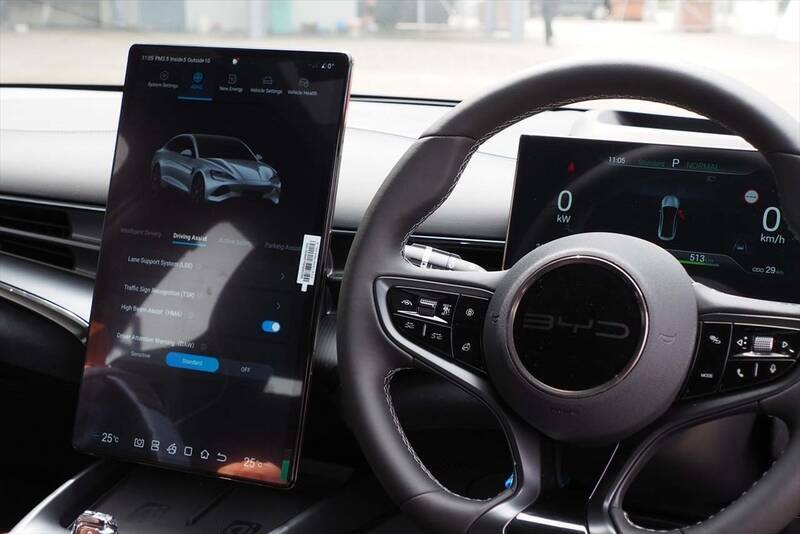 100km/hまでわずか3.8秒！ BYDの新たなEV「SEAL」を日本上陸前に中国のサーキットで試した