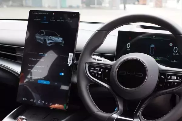 「100km/hまでわずか3.8秒！ BYDの新たなEV「SEAL」を日本上陸前に中国のサーキットで試した」の画像