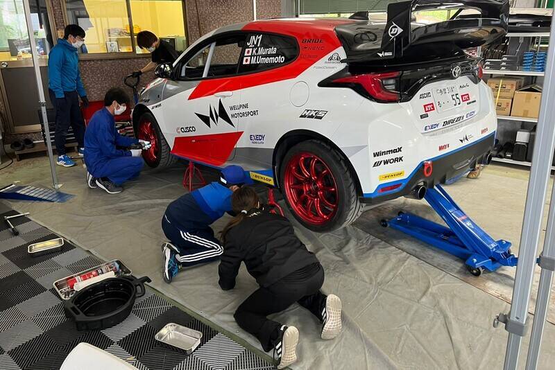 レースクイーンが挑むラリーメカニック講習会！ 過酷な現場に耐えられるか!?