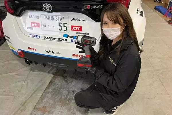 「レースクイーンが挑むラリーメカニック講習会！ 過酷な現場に耐えられるか!?」の画像