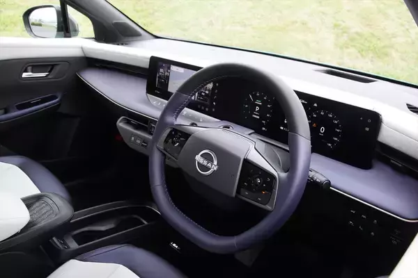 「長時間駆動702kmを実現！ 日産の「新型リーフ」が軽快で使いやすいコンパクトクーペSUVへ進化」の画像