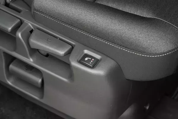 「e-4ORCEでついに完成形へ！ 35周年の日産のミニバン「セレナ」が選ばれ続ける理由」の画像
