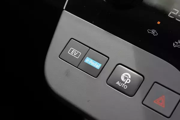 「e-4ORCEでついに完成形へ！ 35周年の日産のミニバン「セレナ」が選ばれ続ける理由」の画像
