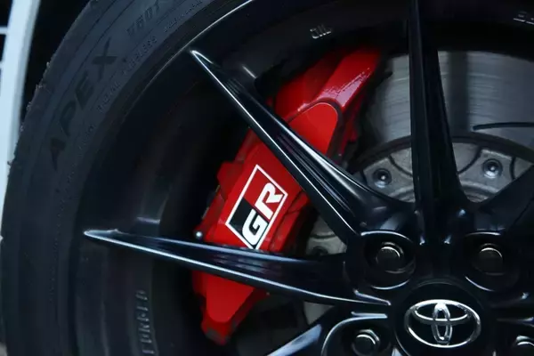 「もはやMT派も黙る？ 「GRカローラ」のGR-DATによる爆速シフトダウンが楽しい！」の画像