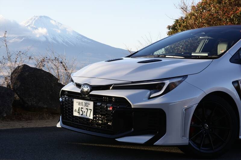 もはやMT派も黙る？ 「GRカローラ」のGR-DATによる爆速シフトダウンが楽しい！