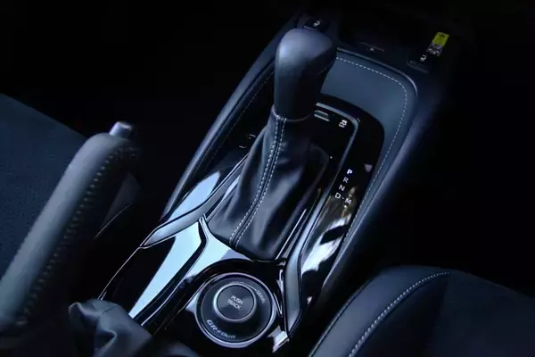 「もはやMT派も黙る？ 「GRカローラ」のGR-DATによる爆速シフトダウンが楽しい！」の画像