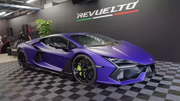 「景色が止まる加速！ ランボルギーニのV12モデル「レヴエルト」の本気を試したら速すぎて脳みそがズレるかと思った」の画像