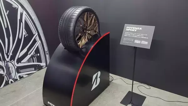 「景色が止まる加速！ ランボルギーニのV12モデル「レヴエルト」の本気を試したら速すぎて脳みそがズレるかと思った」の画像