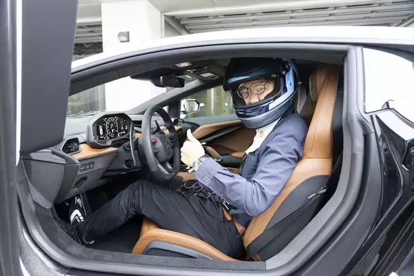 「景色が止まる加速！ ランボルギーニのV12モデル「レヴエルト」の本気を試したら速すぎて脳みそがズレるかと思った」の画像