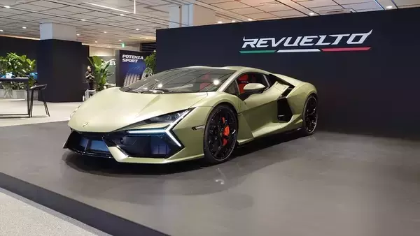 「景色が止まる加速！ ランボルギーニのV12モデル「レヴエルト」の本気を試したら速すぎて脳みそがズレるかと思った」の画像