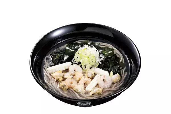 「富士そばが「塩そば」に本気！“紅生姜天＆玉子”など2品の塩そばが登場」の画像