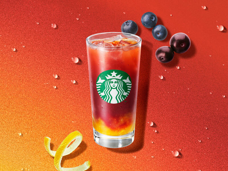 スタバに「黒猫フラペチーノ」ベリー×チョコで甘酸っぱいご褒美