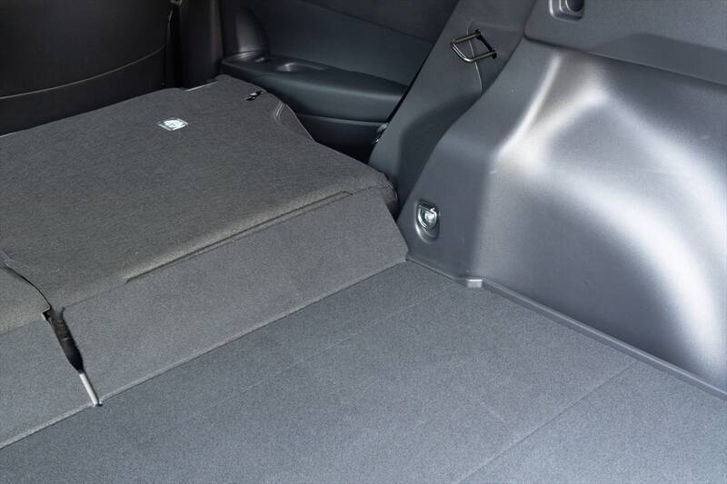 死角ナシの万能SUV！ マイチェン版トヨタ「カローラ クロス」に乗ってわかった“しっとり快適”の正体