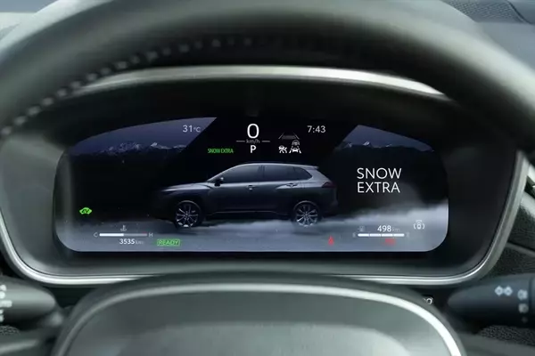 「死角ナシの万能SUV！ マイチェン版トヨタ「カローラ クロス」に乗ってわかった“しっとり快適”の正体」の画像