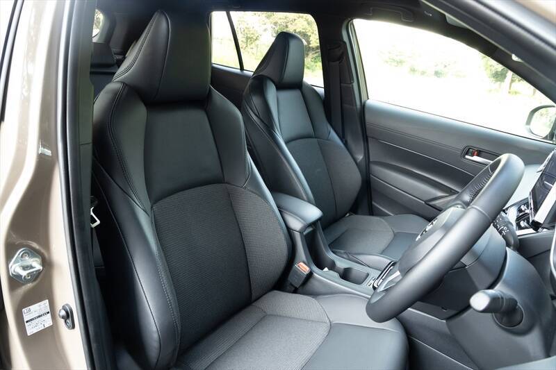 死角ナシの万能SUV！ マイチェン版トヨタ「カローラ クロス」に乗ってわかった“しっとり快適”の正体