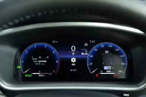 「死角ナシの万能SUV！ マイチェン版トヨタ「カローラ クロス」に乗ってわかった“しっとり快適”の正体」の画像