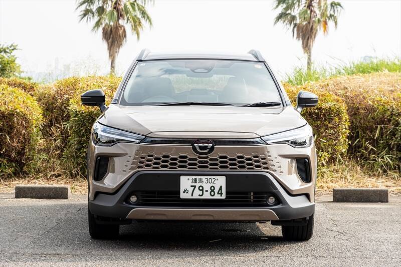 死角ナシの万能SUV！ マイチェン版トヨタ「カローラ クロス」に乗ってわかった“しっとり快適”の正体