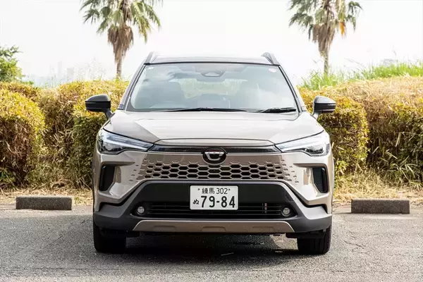 「死角ナシの万能SUV！ マイチェン版トヨタ「カローラ クロス」に乗ってわかった“しっとり快適”の正体」の画像