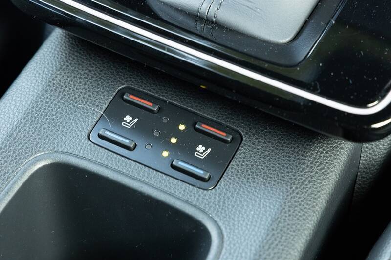 死角ナシの万能SUV！ マイチェン版トヨタ「カローラ クロス」に乗ってわかった“しっとり快適”の正体