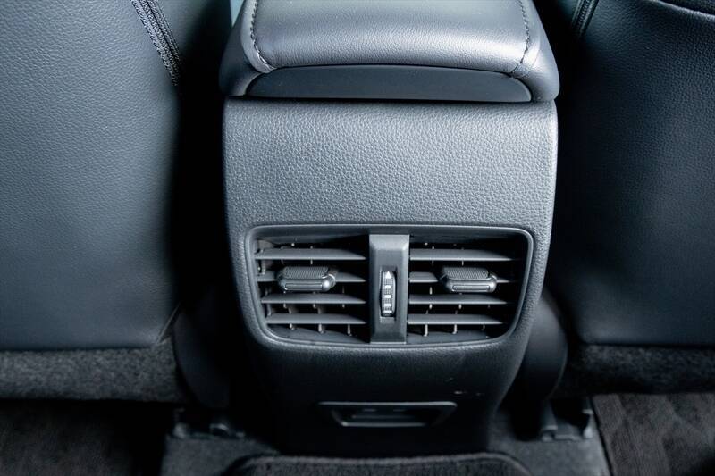 死角ナシの万能SUV！ マイチェン版トヨタ「カローラ クロス」に乗ってわかった“しっとり快適”の正体