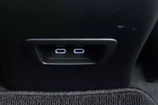 「死角ナシの万能SUV！ マイチェン版トヨタ「カローラ クロス」に乗ってわかった“しっとり快適”の正体」の画像