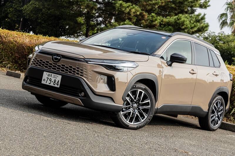 死角ナシの万能SUV！ マイチェン版トヨタ「カローラ クロス」に乗ってわかった“しっとり快適”の正体