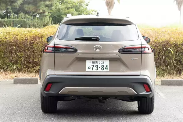 「死角ナシの万能SUV！ マイチェン版トヨタ「カローラ クロス」に乗ってわかった“しっとり快適”の正体」の画像