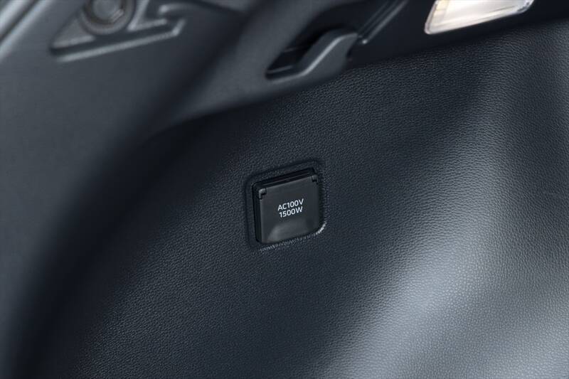 死角ナシの万能SUV！ マイチェン版トヨタ「カローラ クロス」に乗ってわかった“しっとり快適”の正体