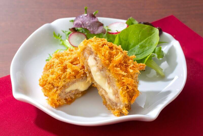 これはうまいやつ。5種チーズでコク際立つとろ～り濃厚チーズカツ