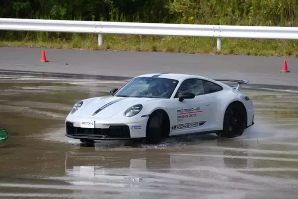 「え、これがハイブリッド!? ポルシェ「911 GTS」が“速さ”の常識をぶち壊しにきた！」の画像