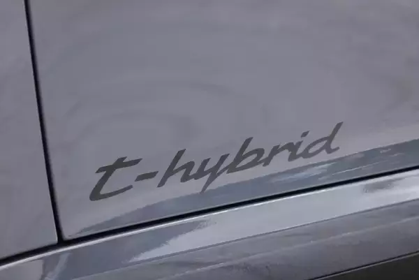 「え、これがハイブリッド!? ポルシェ「911 GTS」が“速さ”の常識をぶち壊しにきた！」の画像