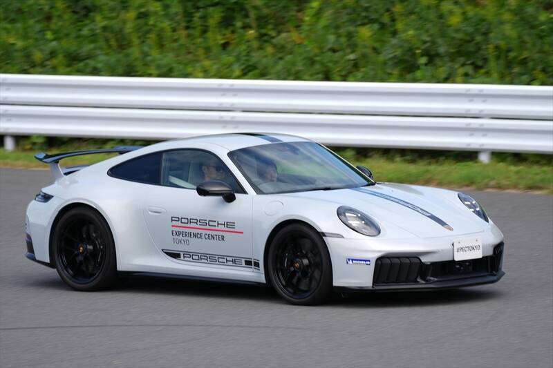 え、これがハイブリッド!? ポルシェ「911 GTS」が“速さ”の常識をぶち壊しにきた！