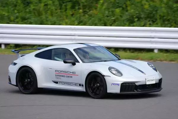「え、これがハイブリッド!? ポルシェ「911 GTS」が“速さ”の常識をぶち壊しにきた！」の画像