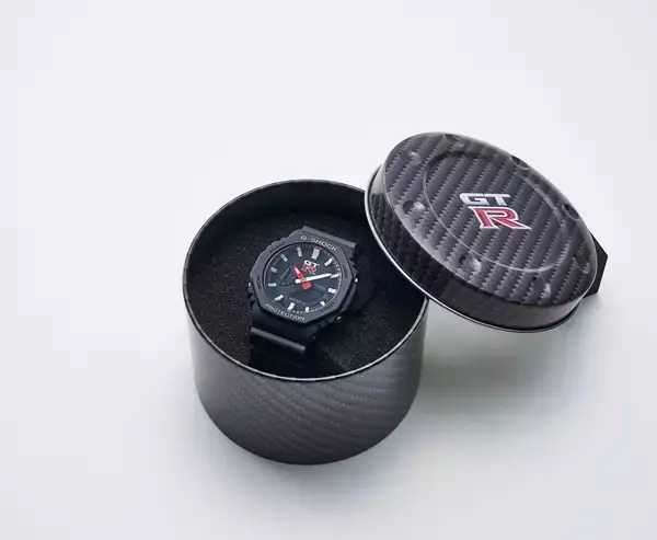 GT-R×G-SHOCK第7弾きた！ “鉄仮面”ミニカーも登場！ 日産グッズ115点が一斉投入
