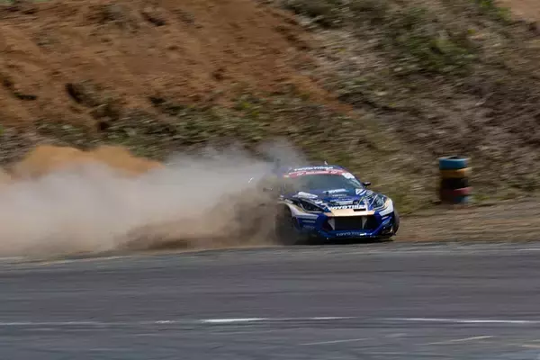 「クラッシュから一転！ 川畑選手が3位入賞でシリーズ2位に浮上したD1GP エビス大会」の画像