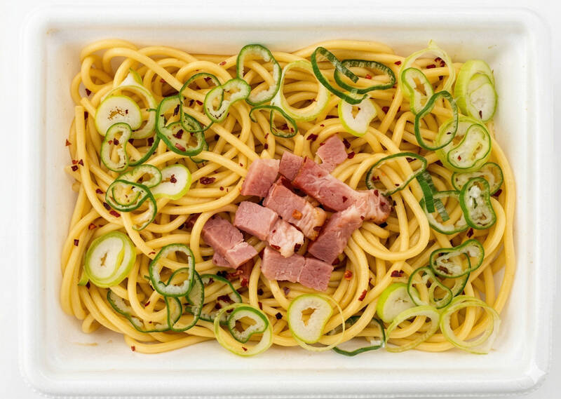 ファミマ300円台「お手軽パスタ」全国展開　“少量ほしい”にこたえた