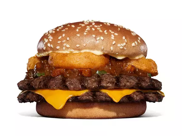 「でかすぎ。100％ビーフ2枚「ビッグマウス」で食べる新作バーガー」の画像