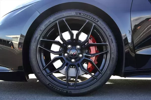 「コルベットの上位モデル「Z06」試乗！  圧倒的パワーのエンジンにシビれた」の画像