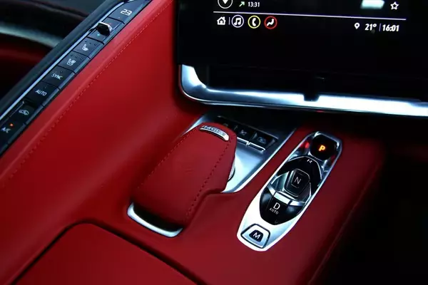 「コルベットの上位モデル「Z06」試乗！  圧倒的パワーのエンジンにシビれた」の画像