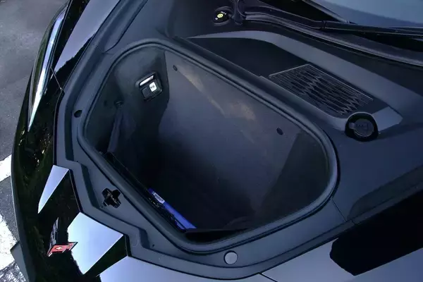 「コルベットの上位モデル「Z06」試乗！  圧倒的パワーのエンジンにシビれた」の画像
