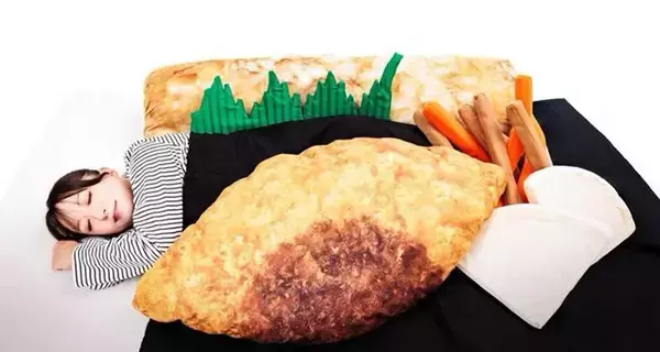 「仰天！「白身フライ」が巨大クッションに！一緒に寝ればあなたものり弁になれる!?」の画像