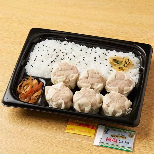 「ファミマが太っ腹！ 定番がおかず増量の2週間、シュウマイ＋1個はうれしい」の画像